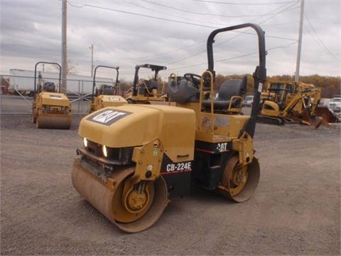 Compactadora Vibratoria Caterpillar CB-224E