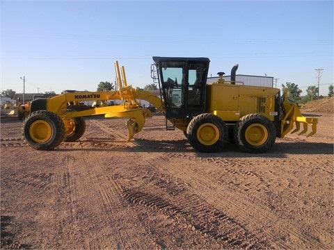 Motoconformadoras Komatsu GD675