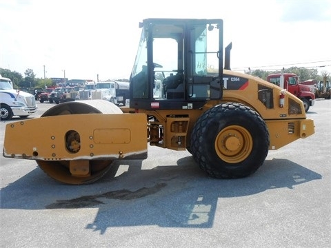 Compactadora Vibratoria Caterpillar CS64