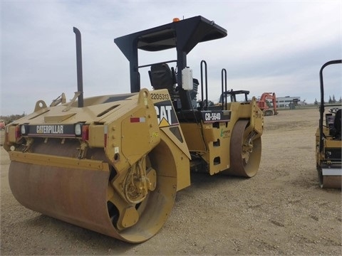 Compactadora Vibratoria Caterpillar CB-564D