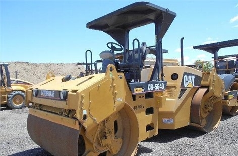 Compactadora Vibratoria Caterpillar CB-564D