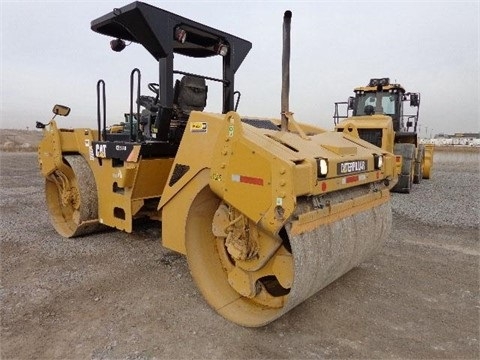 Compactadora Vibratoria Caterpillar CB-564D