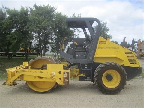 Compactadora Vibratoria Bomag BW177PDH