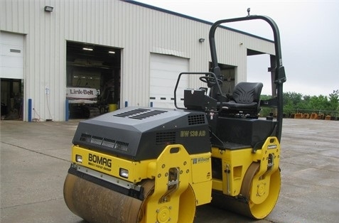 Compactadora Vibratoria Bomag BW138AD