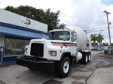 Mezcladoras De Concreto Mack DM690S