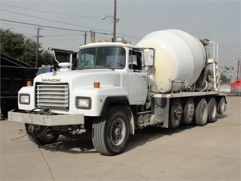 Mixers Concrete Mack RD690S