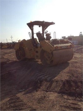 Compactadora Vibratoria Caterpillar CB64 de medio uso en venta Ref.: 1425680706206613 No. 3