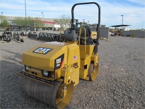 Compactadora Vibratoria Caterpillar CB24 de segunda mano en venta Ref.: 1427845544126606 No. 4