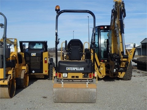 Compactadora De Doble Rodillo Caterpillar CB24