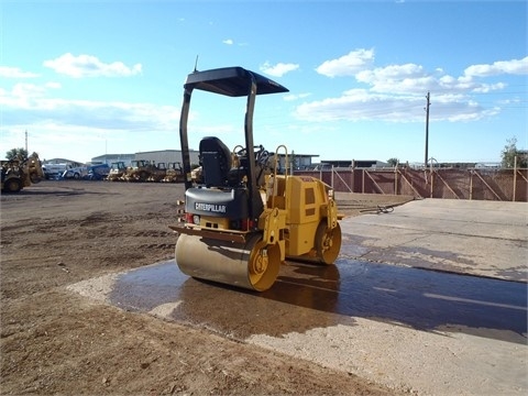 Compactadora De Doble Rodillo Caterpillar CB24