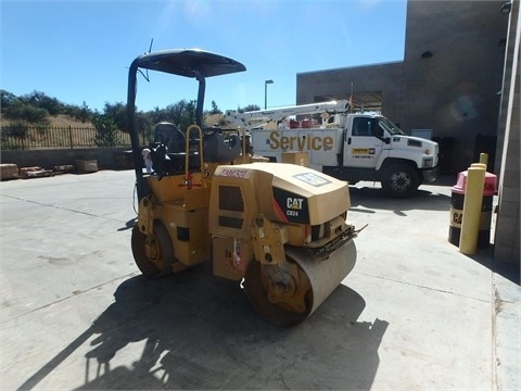 Compactadora De Doble Rodillo Caterpillar CB24