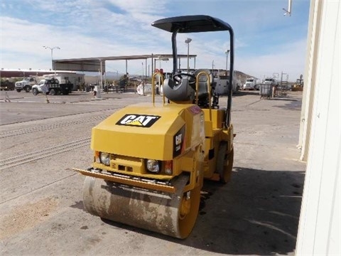 Compactadora De Doble Rodillo Caterpillar CB24 en venta, usada Ref.: 1429932829190023 No. 4