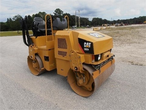 Compactadora De Doble Rodillo Caterpillar CB24