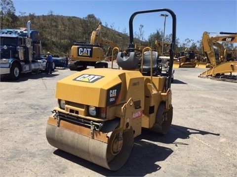 Compactadora De Doble Rodillo Caterpillar CB24