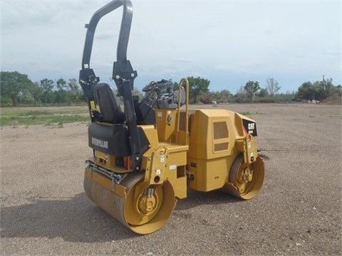 Compactadora Vibratoria Caterpillar CB24 en optimas condiciones Ref.: 1435703373936439 No. 2