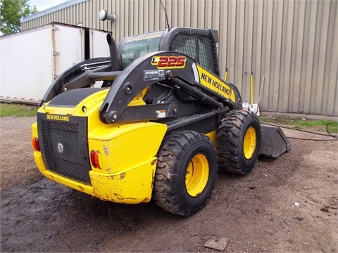 Minicargadores New Holland L225 usada Ref.: 1435867840061965 No. 3