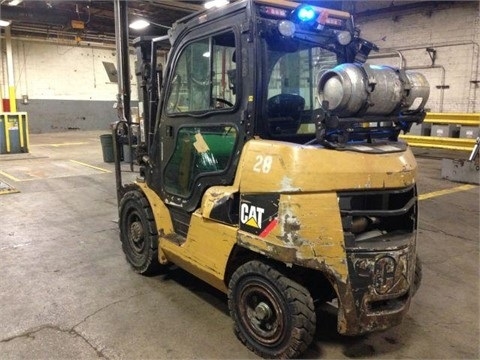 Montacargas Caterpillar P8000