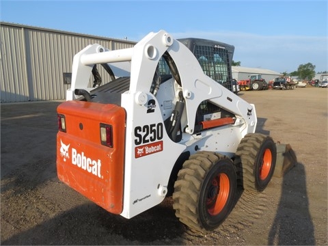 Minicargadores Bobcat S250 usada Ref.: 1437587624386884 No. 2