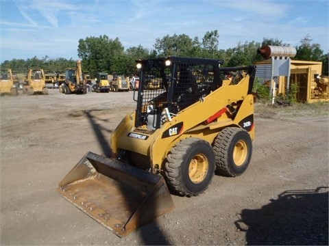 Minicargadores Caterpillar 242B