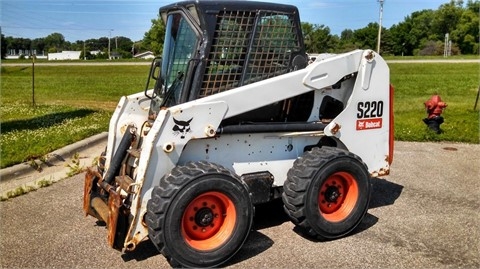 Minicargadores Bobcat S220