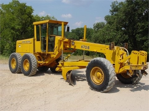 Motoconformadoras Deere 670A