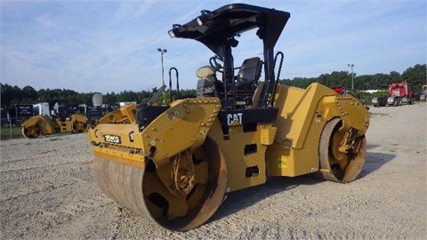 Compactadora Vibratoria Caterpillar CB54