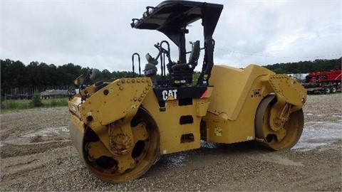 Compactadora Vibratoria Caterpillar CB54