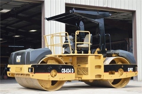 Compactadora Vibratoria Caterpillar CB-634D