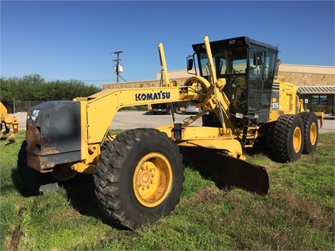 Motoconformadoras Komatsu GD675