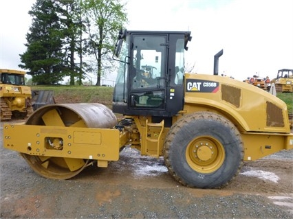 Compactadora Vibratoria Caterpillar CS56