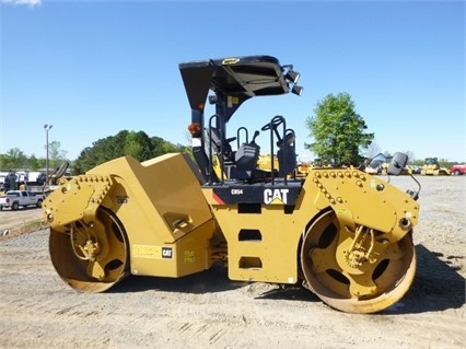 Compactadora Vibratoria Caterpillar CB54