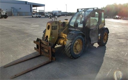 Montacargas Caterpillar TH210