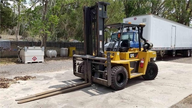 Montacargas Caterpillar DP70