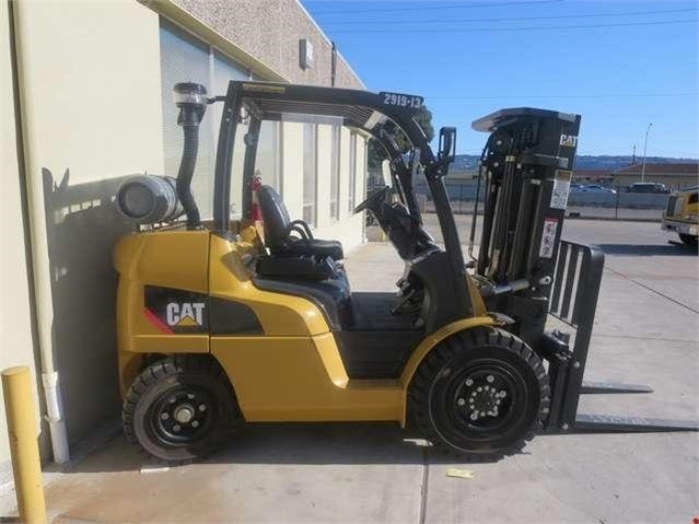 Montacargas Caterpillar P8000