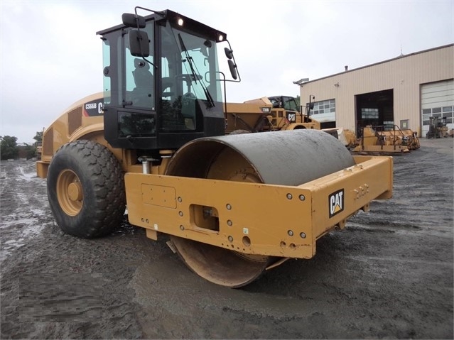 Compactadora Vibratoria Caterpillar CS66