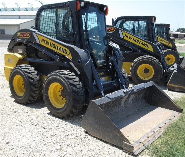 Minicargadores New Holland L220 de segunda mano en venta Ref.: 1499982962082514 No. 2