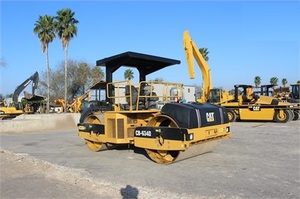 Compactadora Vibratoria Caterpillar CB-634D