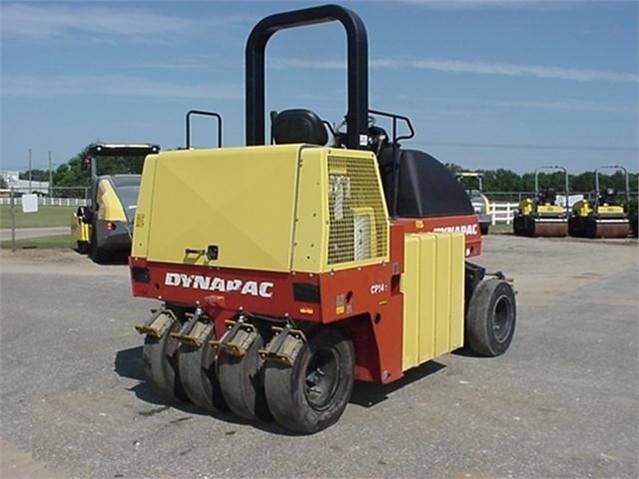 Compactadora Con Llantas Dynapac CP142