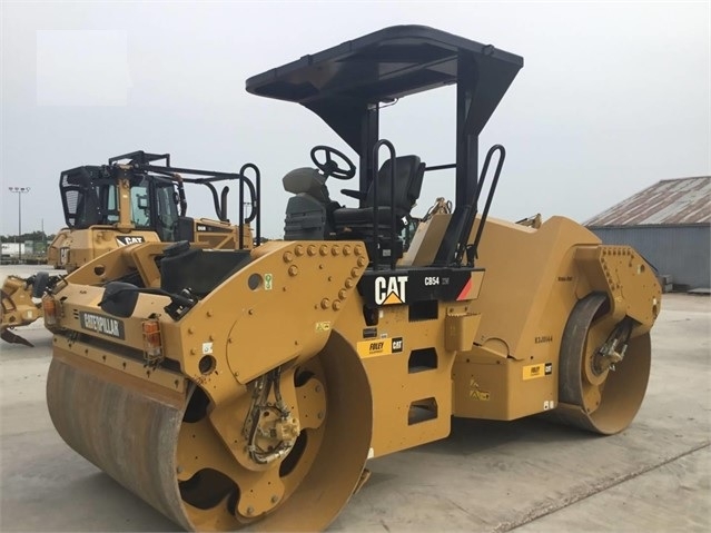 Compactadora Vibratoria Caterpillar CB54