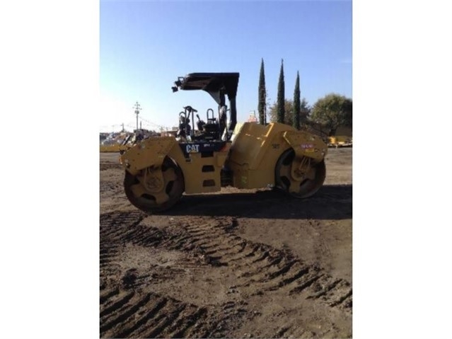 Compactadora Vibratoria Caterpillar CB54