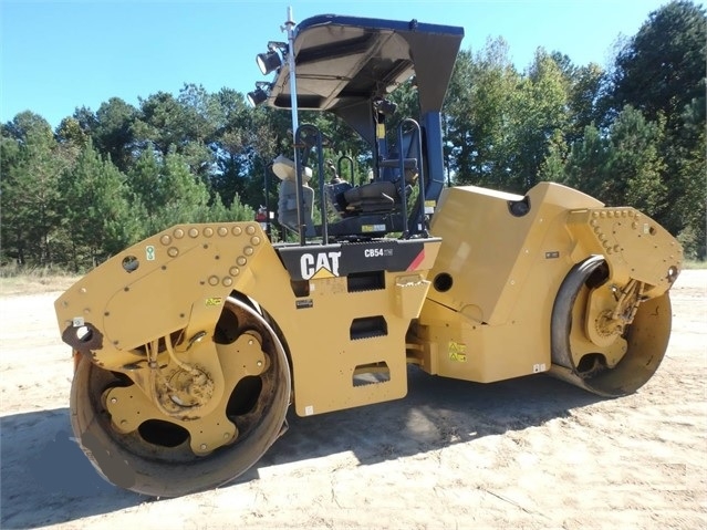 Compactadora Vibratoria Caterpillar CB54