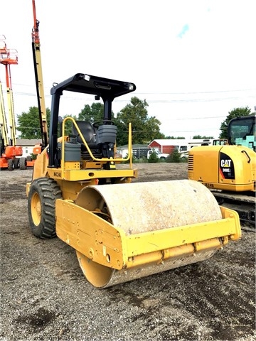 Compactadora Vibratoria Caterpillar CS44