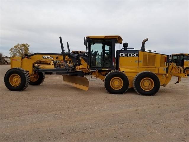 Motoconformadoras Deere 670G