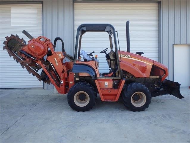 Zanjadora Ditch Witch RT75