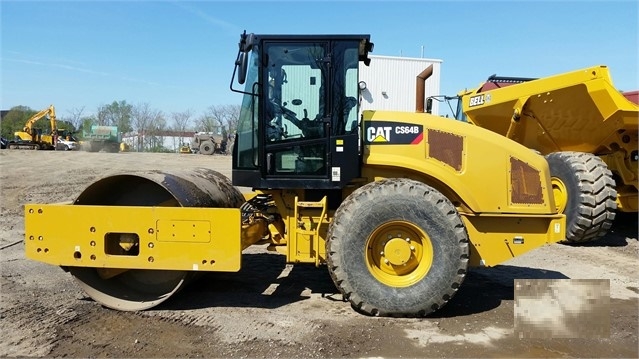 Compactadora Vibratoria Caterpillar CS64