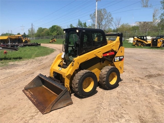 Miniloaders Caterpillar 242
