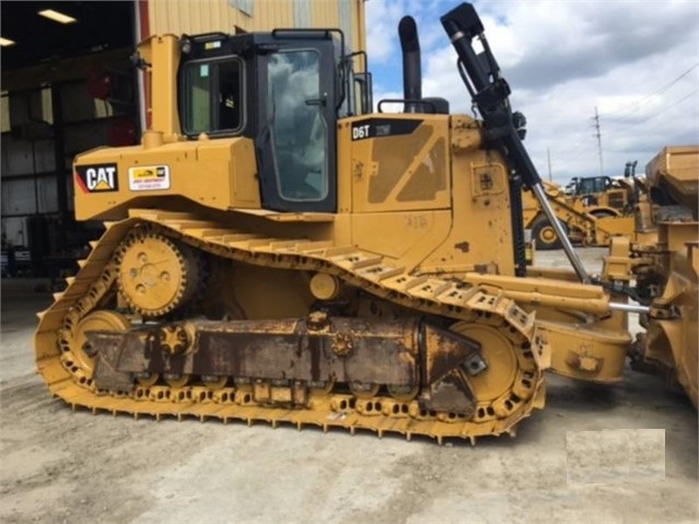 Tractores Sobre Orugas Caterpillar D6T de segunda mano en venta Ref.: 1533576133688026 No. 3