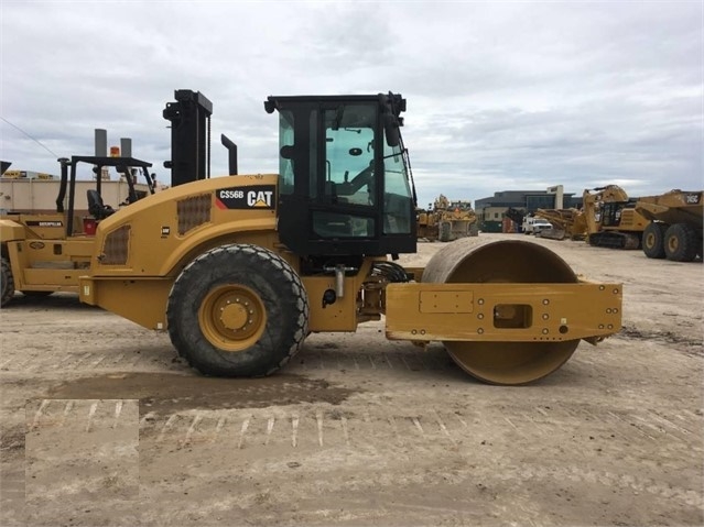 Compactadora Vibratoria Caterpillar CS56