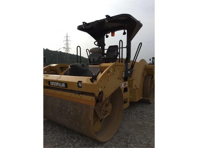 Compactadora Vibratoria Caterpillar CB64