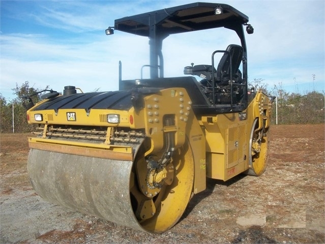 Compactadora Vibratoria Caterpillar CB64